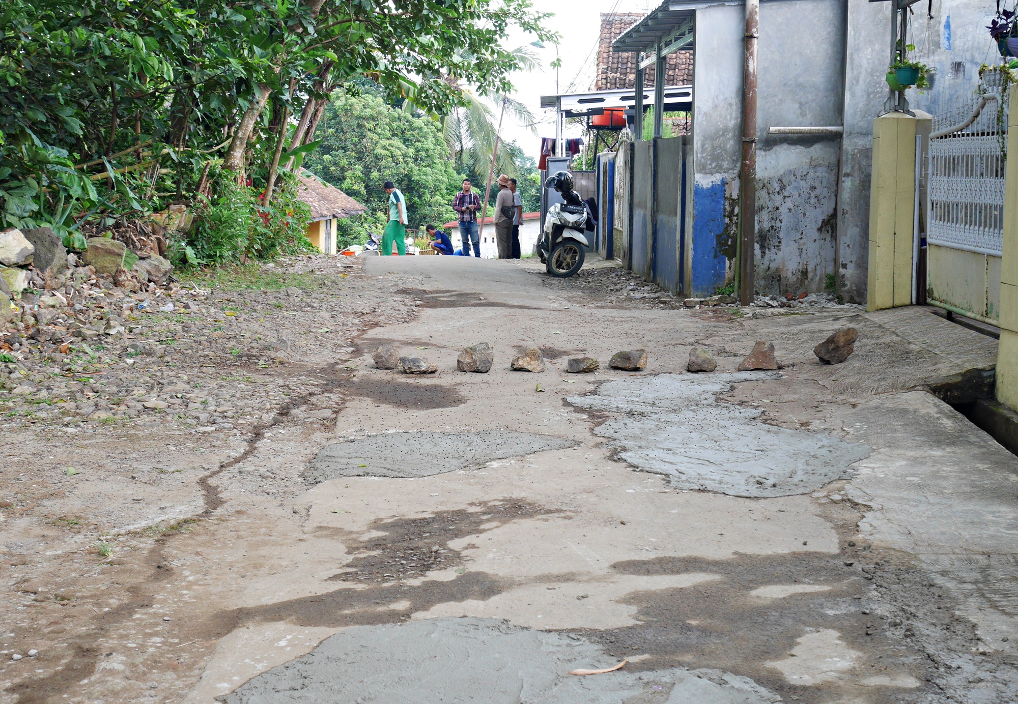 perbaiki jalan