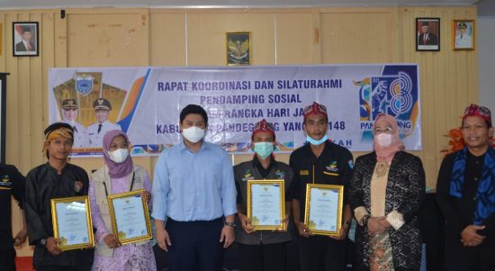 Berikan penghargaan